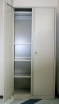 gern gekaufter, guenstiger Stahl-Aktenschrank mit Flügeltüren und Schloss