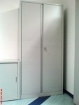 gern gekaufter, guenstiger Stahl-Aktenschrank mit Flügeltüren und Schloss