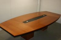 Gebrauchte Büromöbel | Gebrauchter, günstiger Echtholz Konferenztisch.