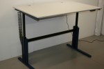 Elektrisch höhenverstellbarer Rohde Schreibtisch. schreibtisch
