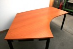 Gebrauchter, günstiger Schreibtisch 135°-Form guenstig